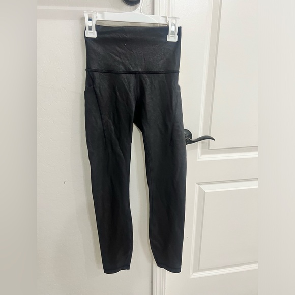 Lulu lemon pants with side pockets
ColourRadiate Foil Print Black - Picture 1 of 2